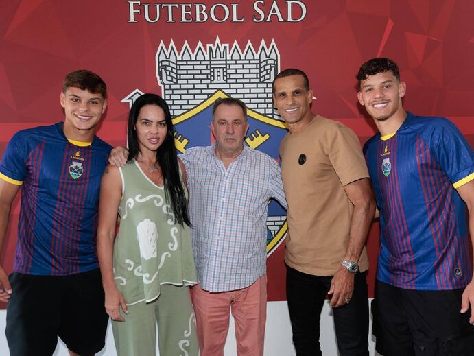 Filhos de Rivaldo assinam contrato com o Chaves