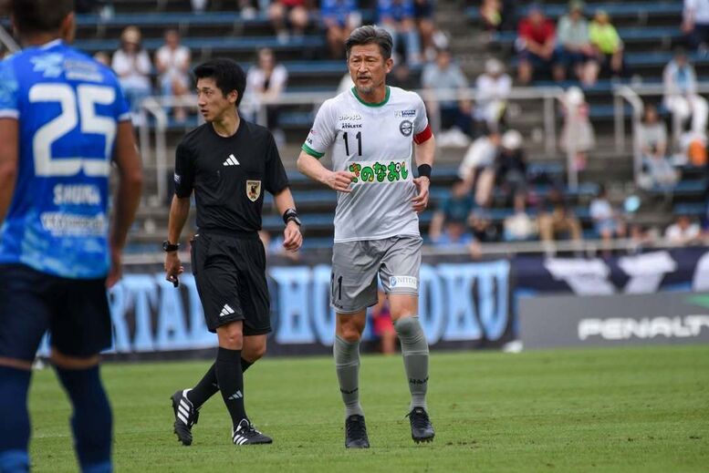 Kazuyoshi Miura, com 58 anos, continua a jogar futebol profissionalmente