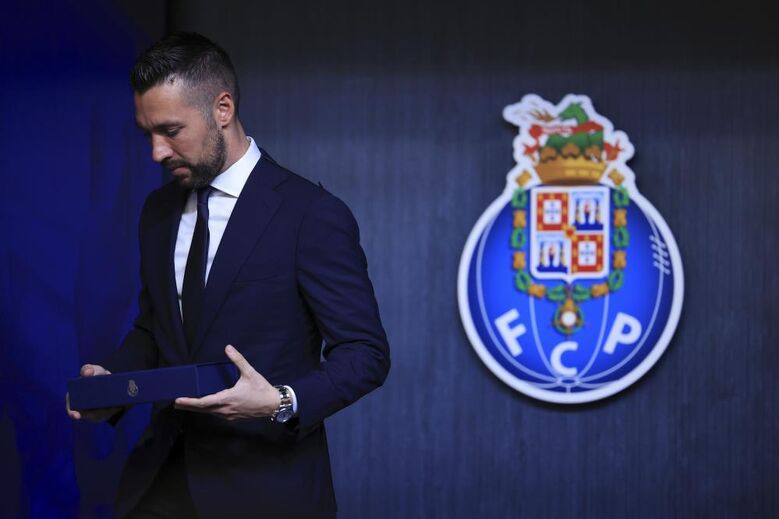 Farioli apresentado no FC Porto