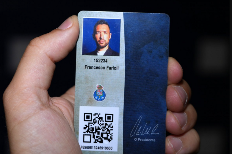 Farioli recebeu cartão de sócio do FC Porto