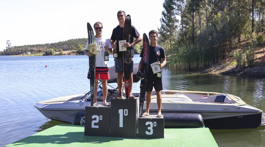 Atletas celebram títulos de Sky Náutico em Tomar, na barragem do Carril
