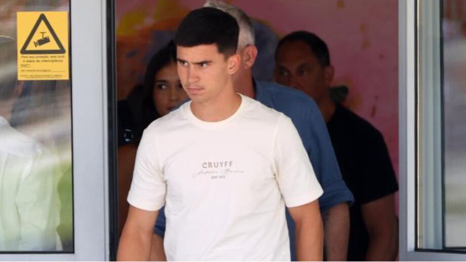 T-shirt do central com a marca Cruyff