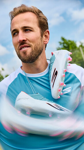 Harry Kane apresenta as chuteiras SKX_2 para a nova temporada