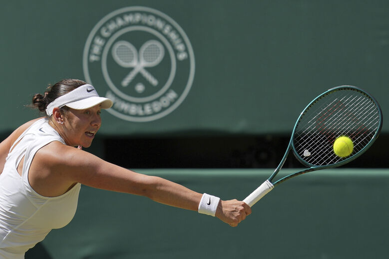 Amanda Anisimova compete em Wimbledon contra Iga Swiatek