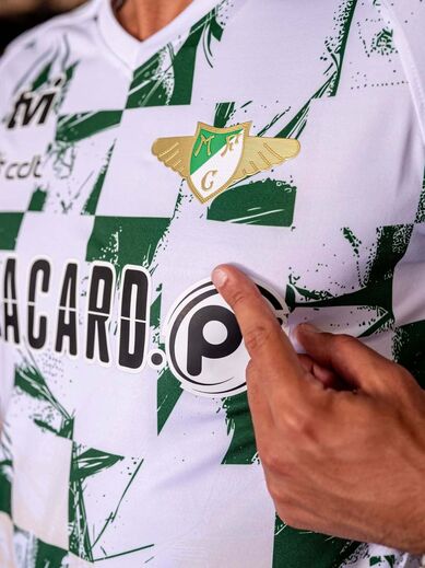 Moreirense revela equipamento principal para 2025/26 com o clássico xadrez verde e branco.
