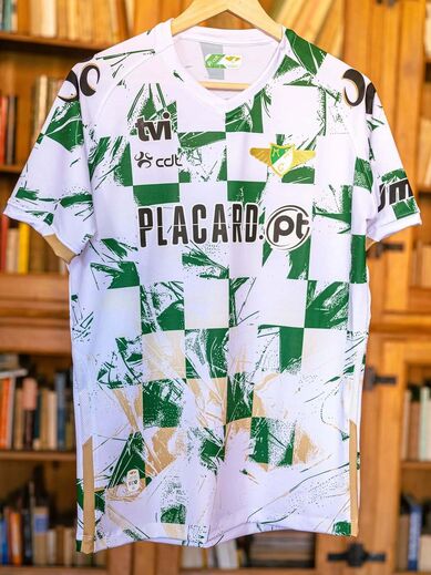 Equipamento principal do Moreirense para 2025/26 aposta no xadrez verde e branco
