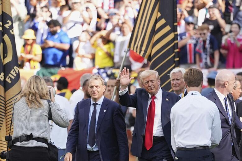 Trump foi ao relvado do MetLife Stadium após vitória do Chelsea sobre o PSG