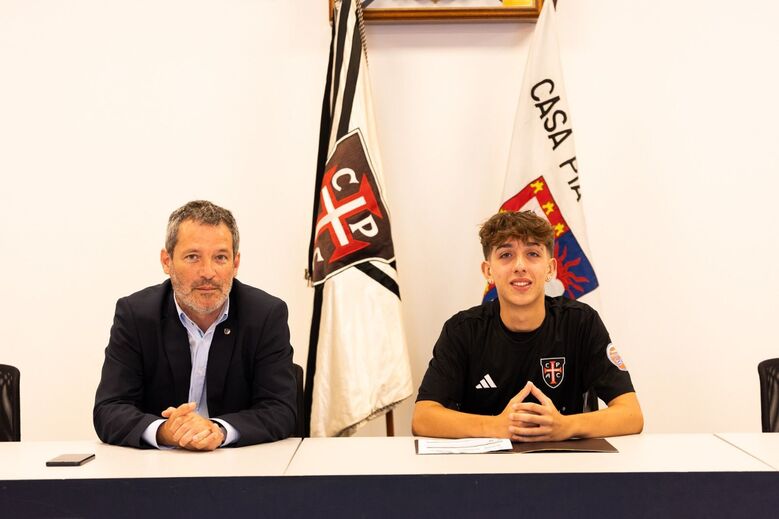 Miguel Batista na assinatura do contrato