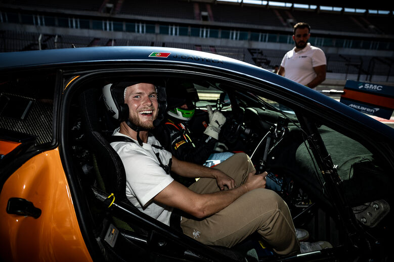 Jogadores do Sporting sentiram na pele a adrenalina de andar dentro de um McLaren
