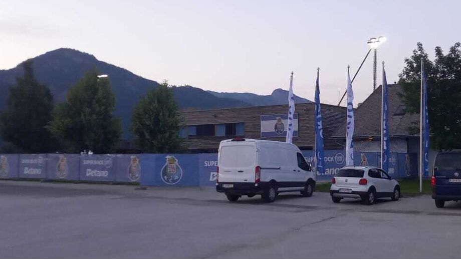 O exterior das instalações desportivas