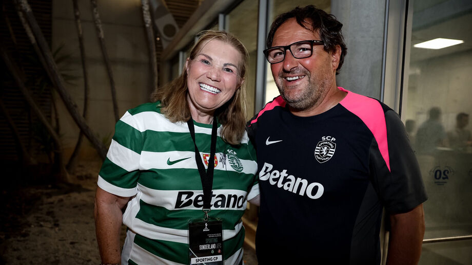 De Rui Borges a Paulinho: Dolores Aveiro com sorriso 'de orelha a orelha' junto à comitiva do Sporting
