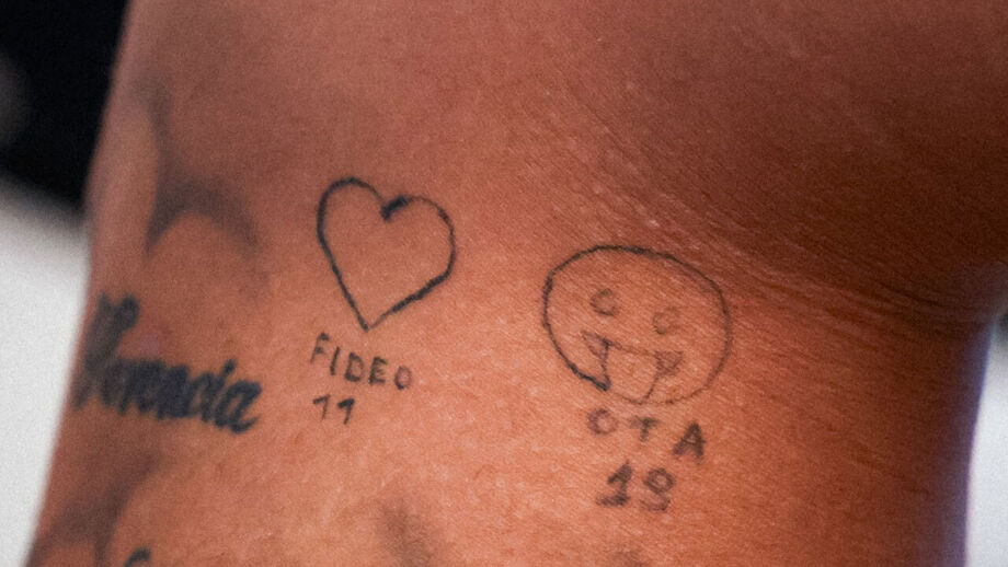 Prestianni junta mais duas tatuagens à coleção em homenagem a... Otamendi e Di María