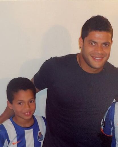 Alberto em criança, junto a Hulk
