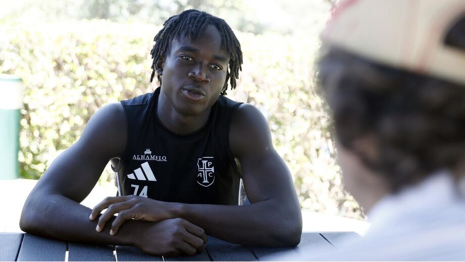 Renato Nhaga à conversa com Record