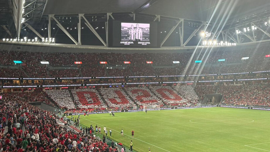 Estádio presta homenagem a André Silva e Diogo Jota