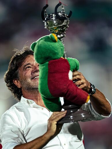 Paulo Lopo com a Taça de Portugal