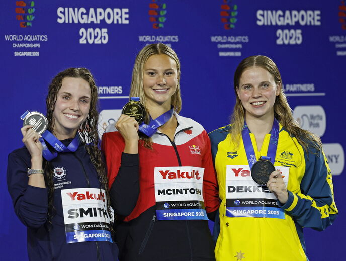 Summer McIntosh venceu os 200 metros mariposa nos Mundiais de Singapura 2025