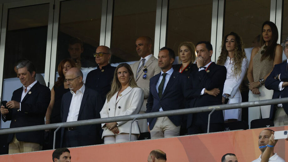 Família de Diogo Jota e André Silva na tribuna do Estádio Algarve