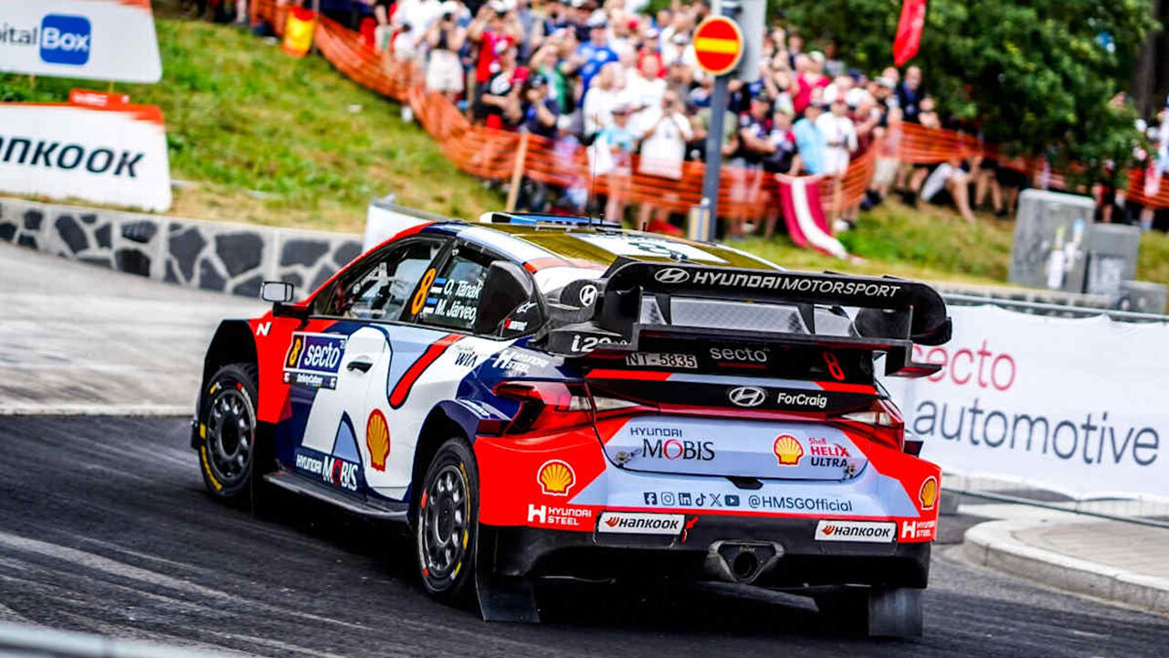 Ott Tänak lidera o Rali da Finlândia em Hyundai i20, à frente de Thierry Neuville