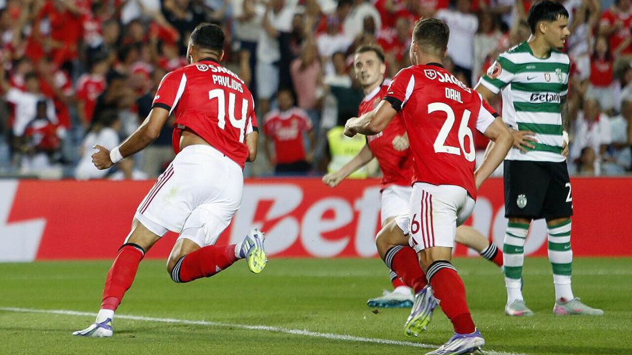 Pavlidis celebra golo frente ao Sporting na Supertaça