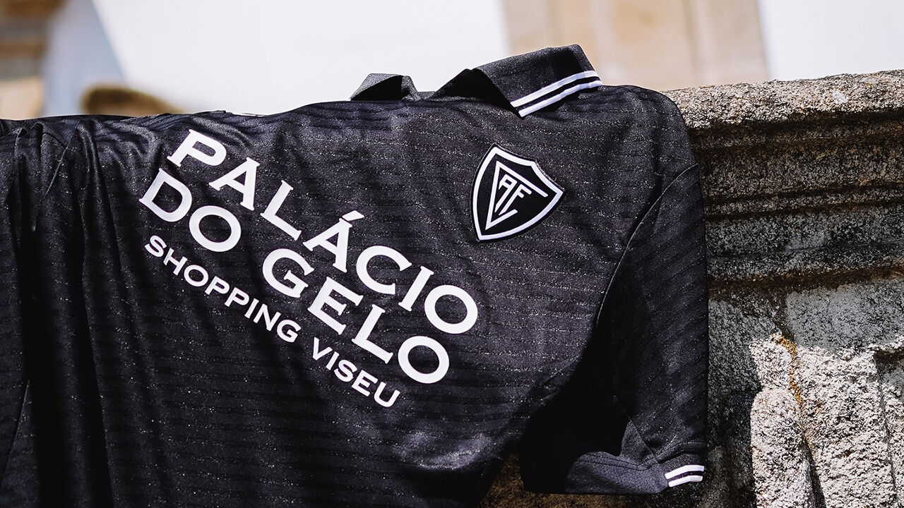 Académico de Viseu quer subir à I Liga. Plantel foi apresentado no Adro da Sé