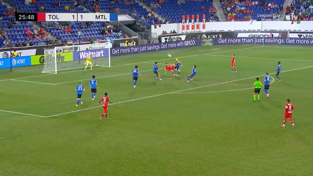 Só lhe faltava mesmo um Puskás Paulinho marca de pontapé de bicicleta e deixa mexicanos de queixo caído