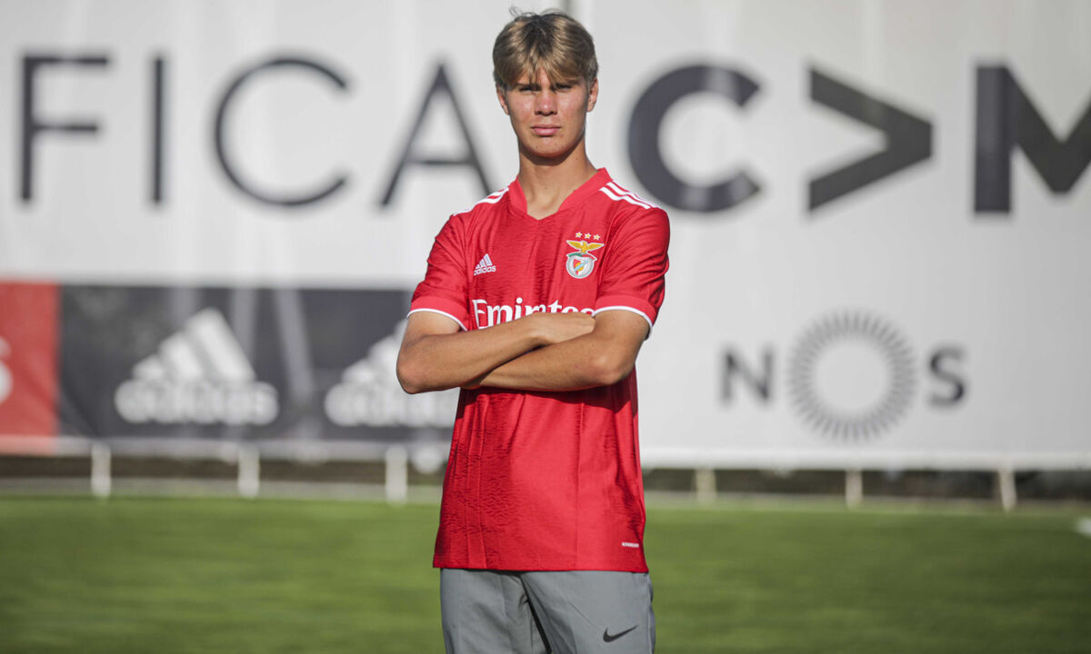 Karel Mustmaa chegou ao Benfica em 2021/2022