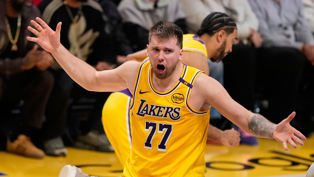 Luka Doncic renova com os Lakers por 3 épocas e 142 milhões de euros