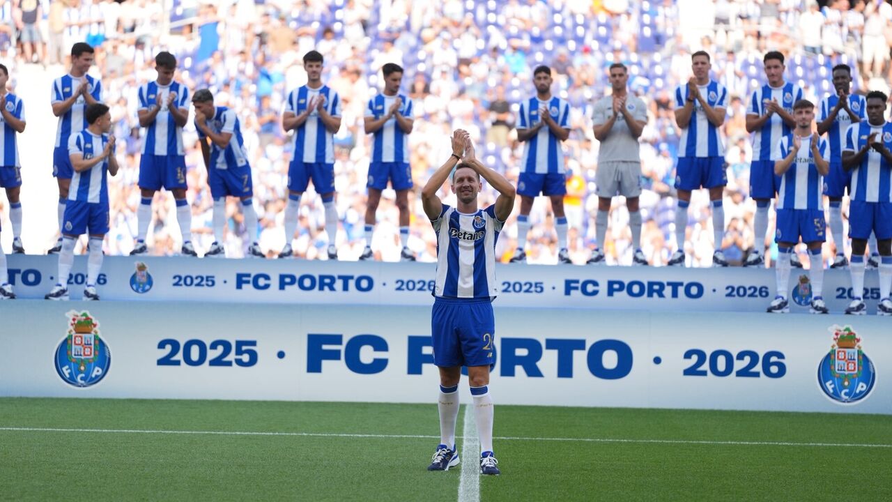 Luuk de Jong reforça o FC Porto após despedida do PSV