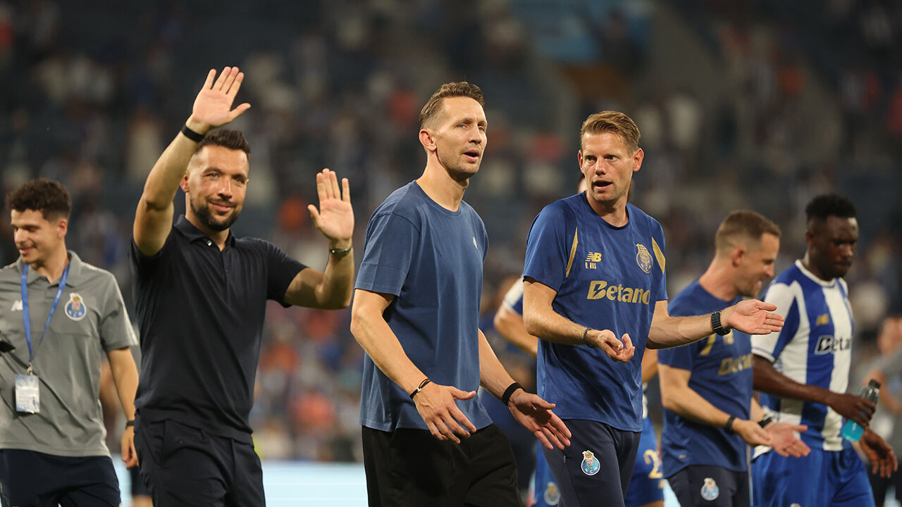 Farioli explica contratação de De Jong, líder com mentalidade de topo