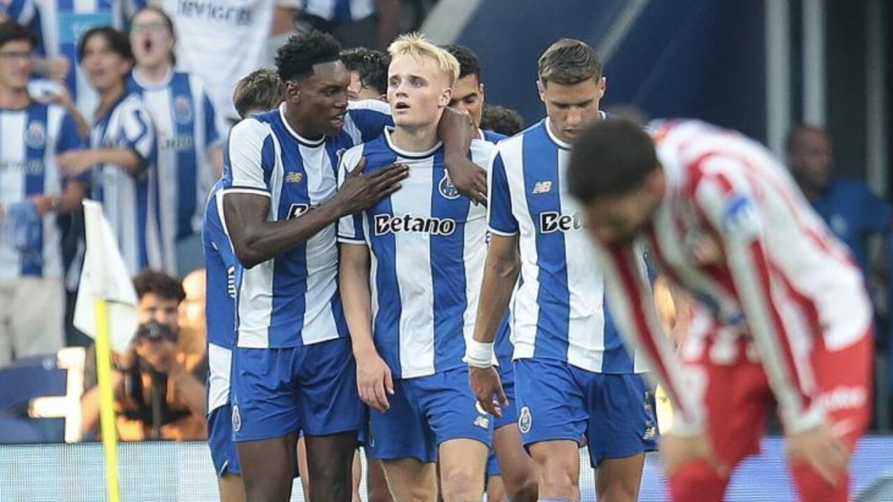 Futebol: jogadores do FC Porto celebram frente ao Atl. Madrid