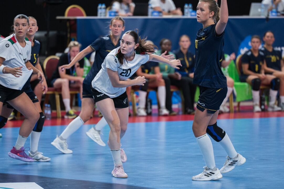 Andebol sub-17: Portugal vence Suécia por 30-25 no Europeu em Podgorica. Maria Rita Lopes destaca-se