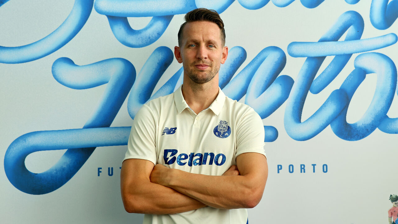 Luuk de Jong treina no Olival