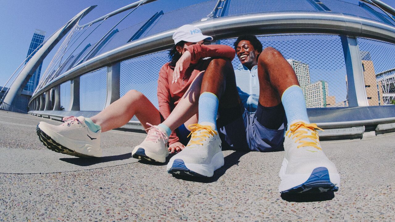 Hoka renova catálogo com modelos para todos os gostos, como Arahi 8 e Mafate 5