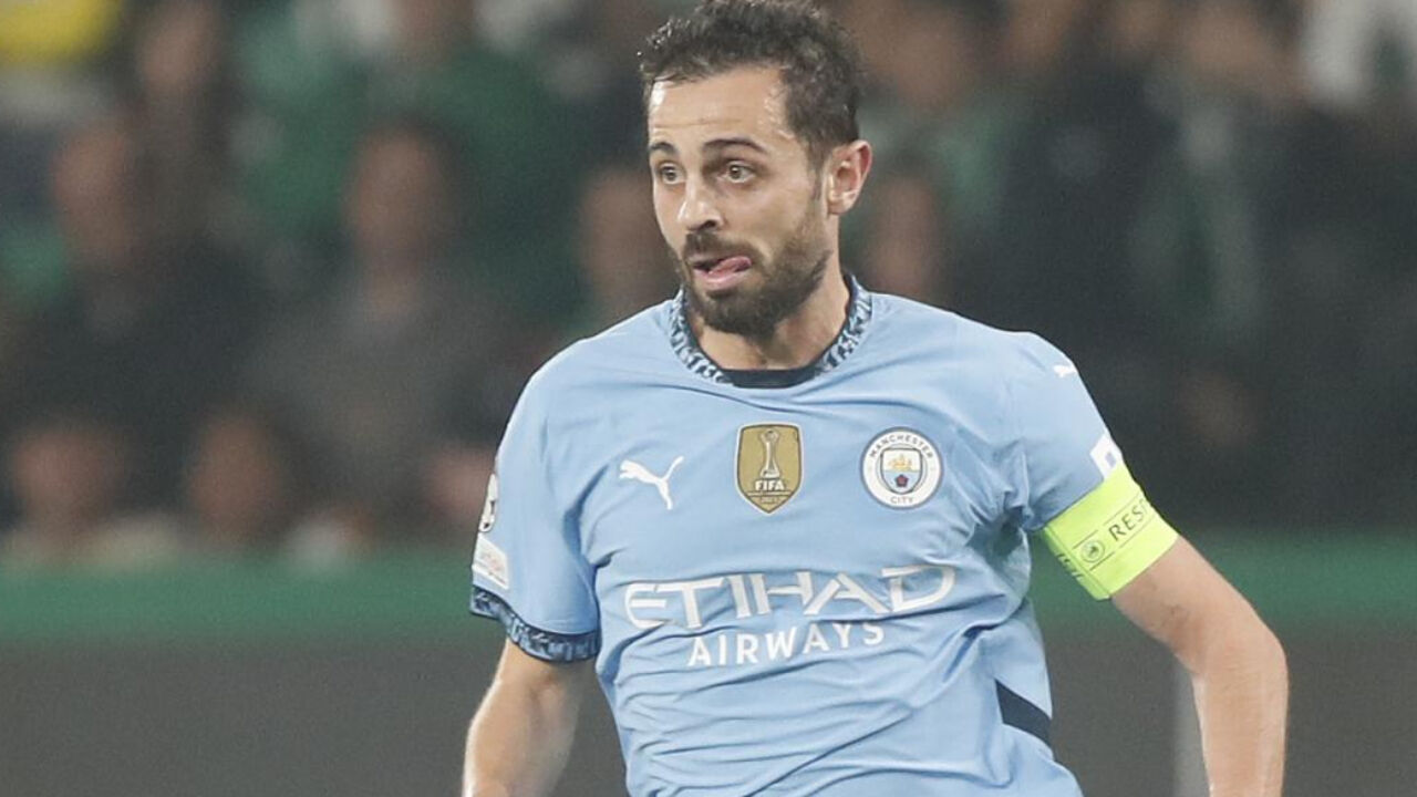 Bernardo Silva enverga a braçadeira do Man. City