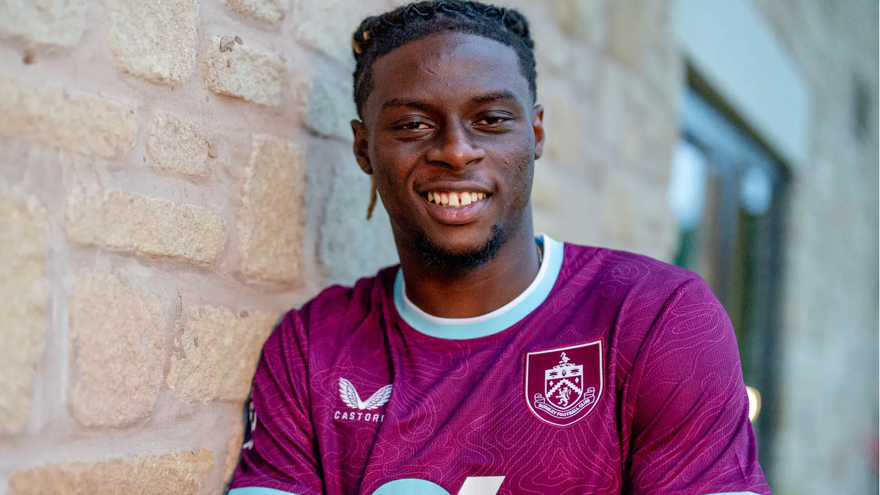 Ugochukwu assina contrato definitivo com o Burnley, após saída do Chelsea