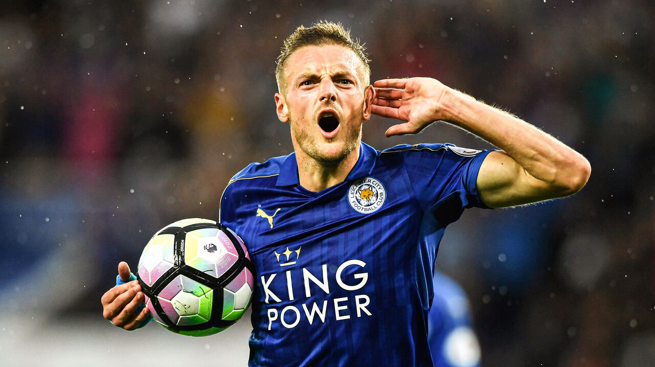 Jamie Vardy celebra golo pelo Leicester City num jogo da Premier League