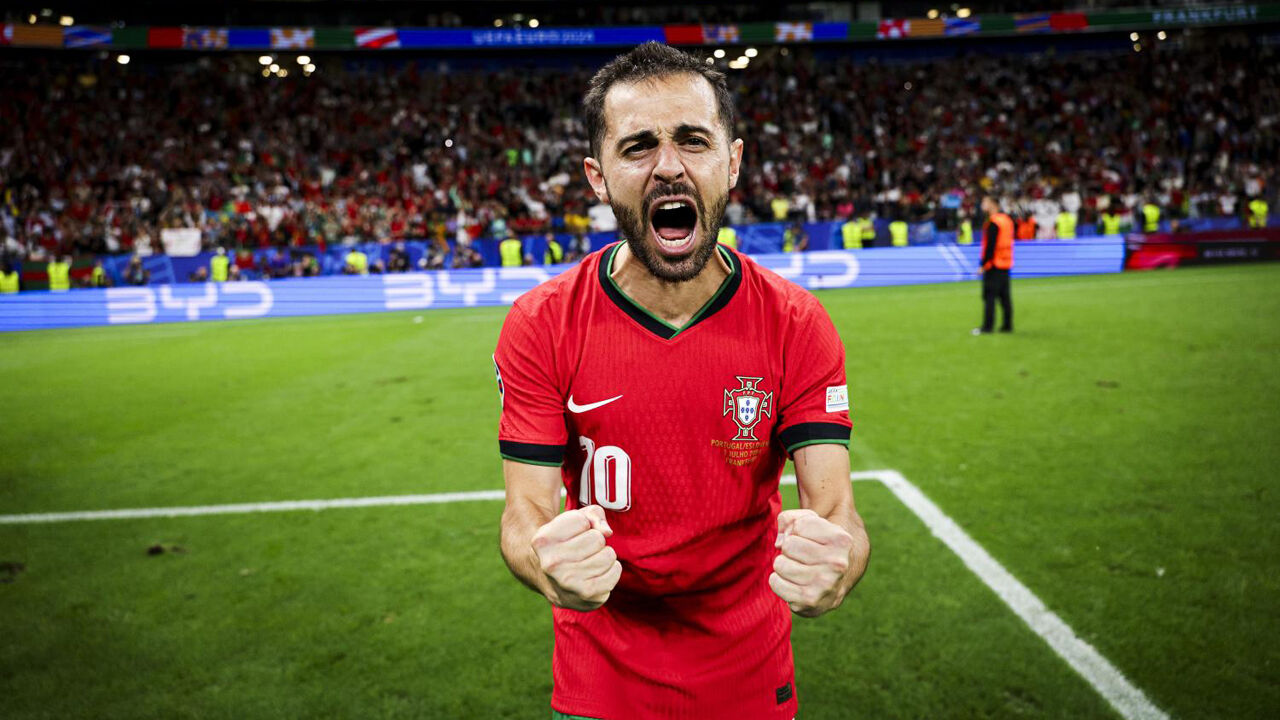 Bernardo Silva festeja com a camisola da Seleção Nacional