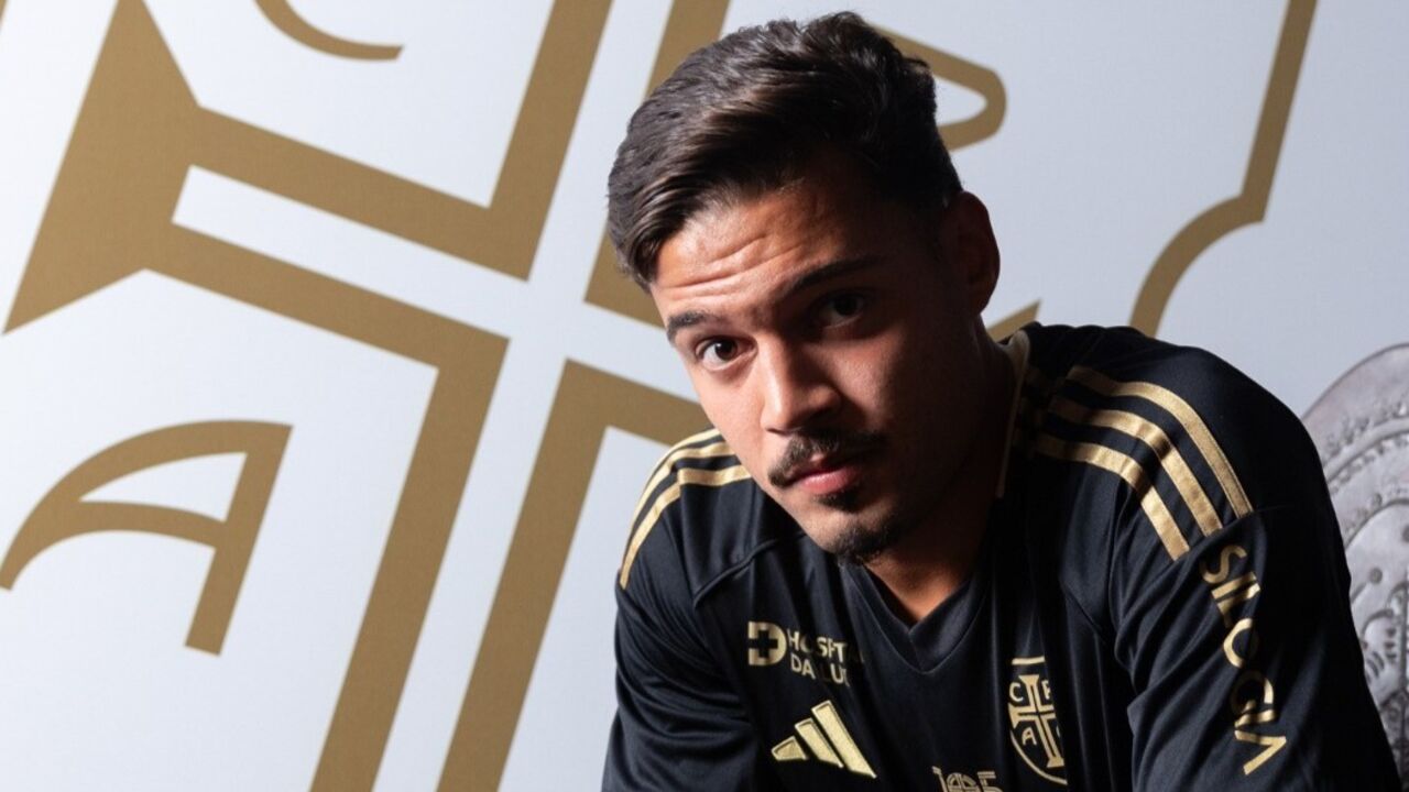 Defesa brasileiro David Sousa assina contrato com Casa Pia