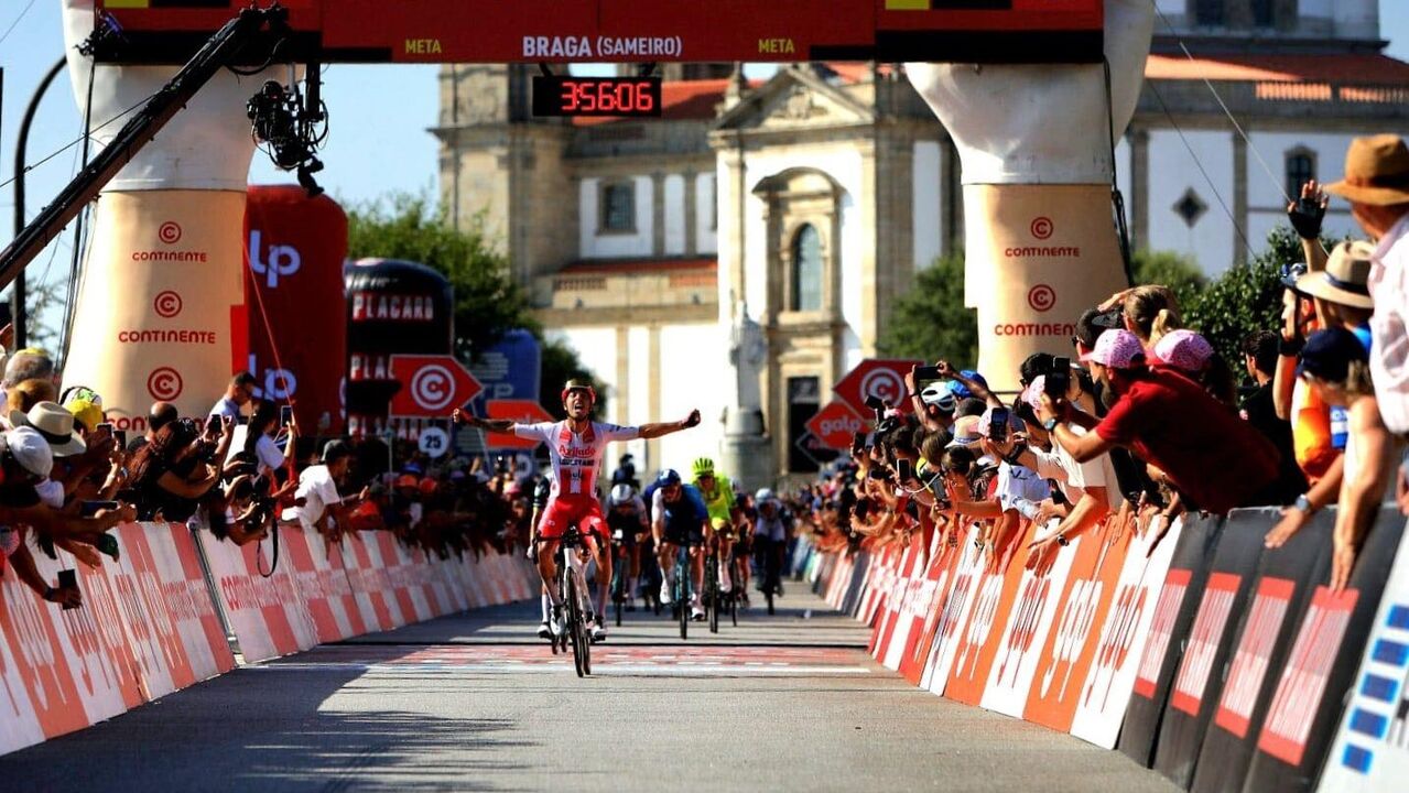 Nicolas Tivani vence etapa da Volta a Portugal no Sameiro, Braga
