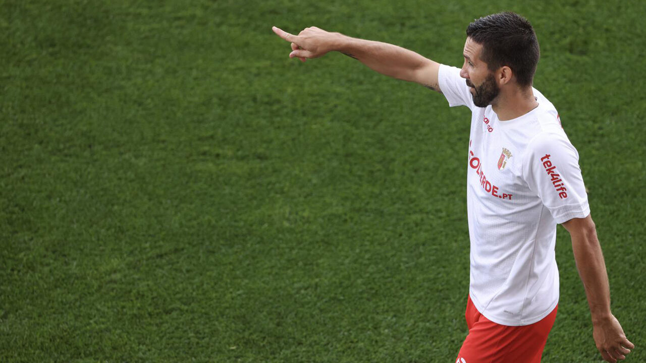 João Moutinho foi totalista na vitória do Sp. Braga sobre o Cluj, na Roménia, por 2-1