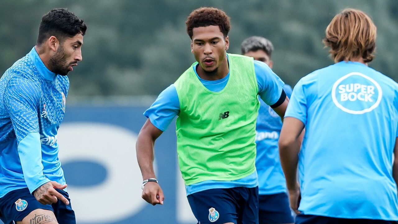 FC Porto treina após falecimento de Jorge Costa, com Francisco Moura em tratamento