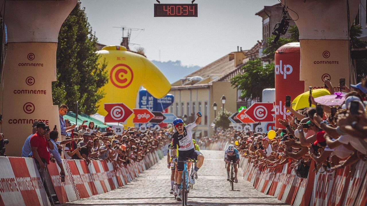 Pau Martí vence etapa da Volta a Portugal em Fafe e conquista camisola amarela