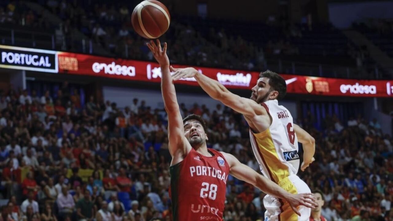 Jogo de basquetebol entre Portugal e Espanha