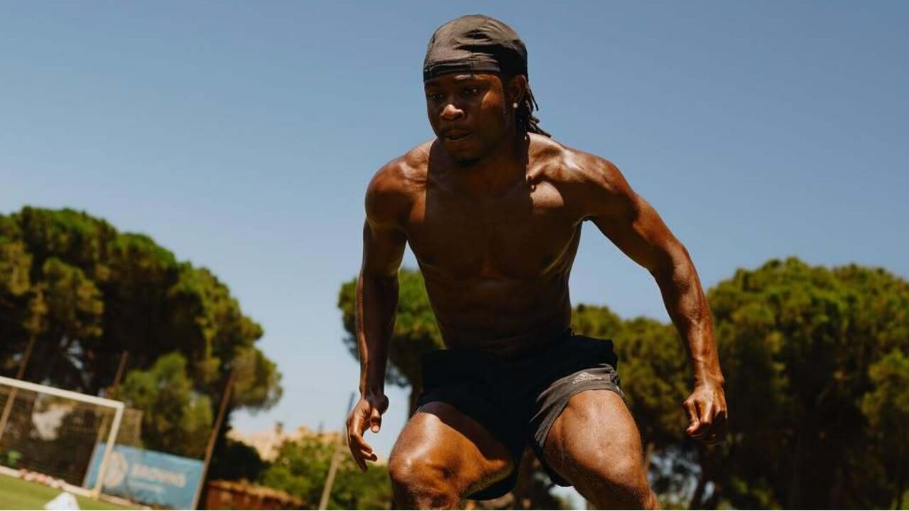 Lookman treina em Portugal enquanto aguarda transferência para o Inter Milão