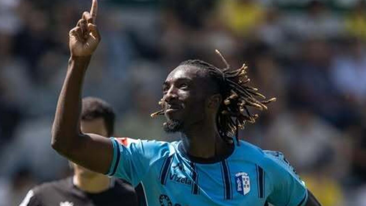 Thio festeja golo marcado aos Paços de Ferreira