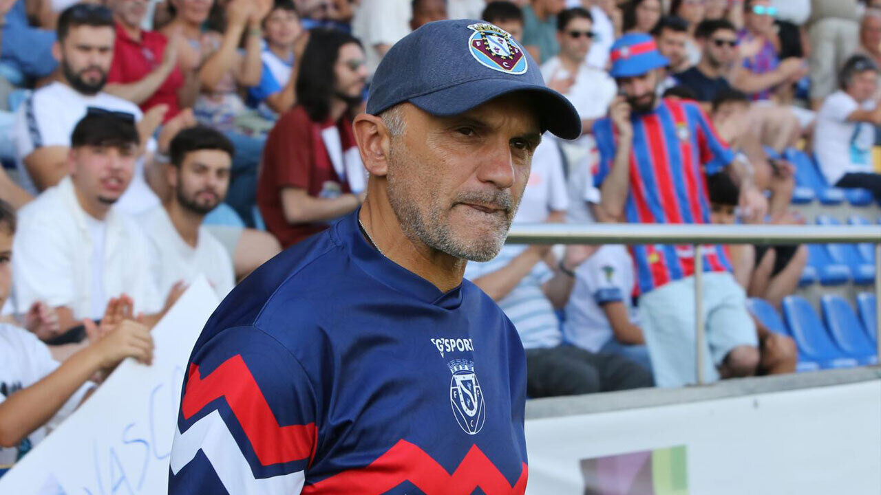 Agostinho Bento antevê jogo equilibrado com o Leixões