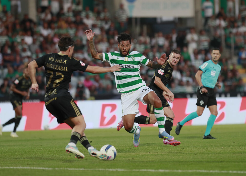 Luis Suárez foi titular diante do Casa Pia