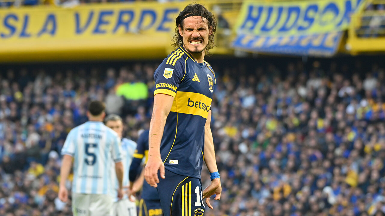 Cavani, do Boca Juniors, expressa frustração durante momento de crise no clube