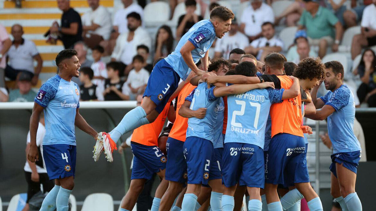 Varzim vence Amarante com penálti tardio num jogo atrasado